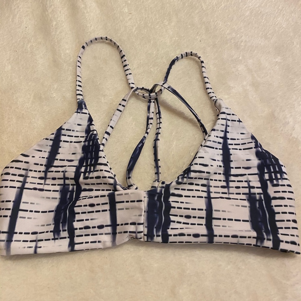 Bikini - Picture 5 of 10